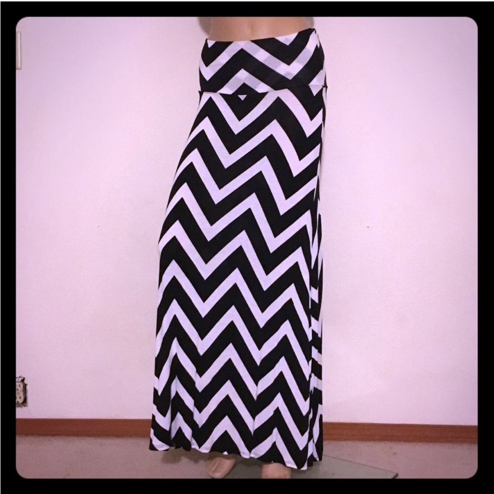 Windsor Black White Chevron Maxi Skirt Full Length Stretch OS - Picture 2 of 2